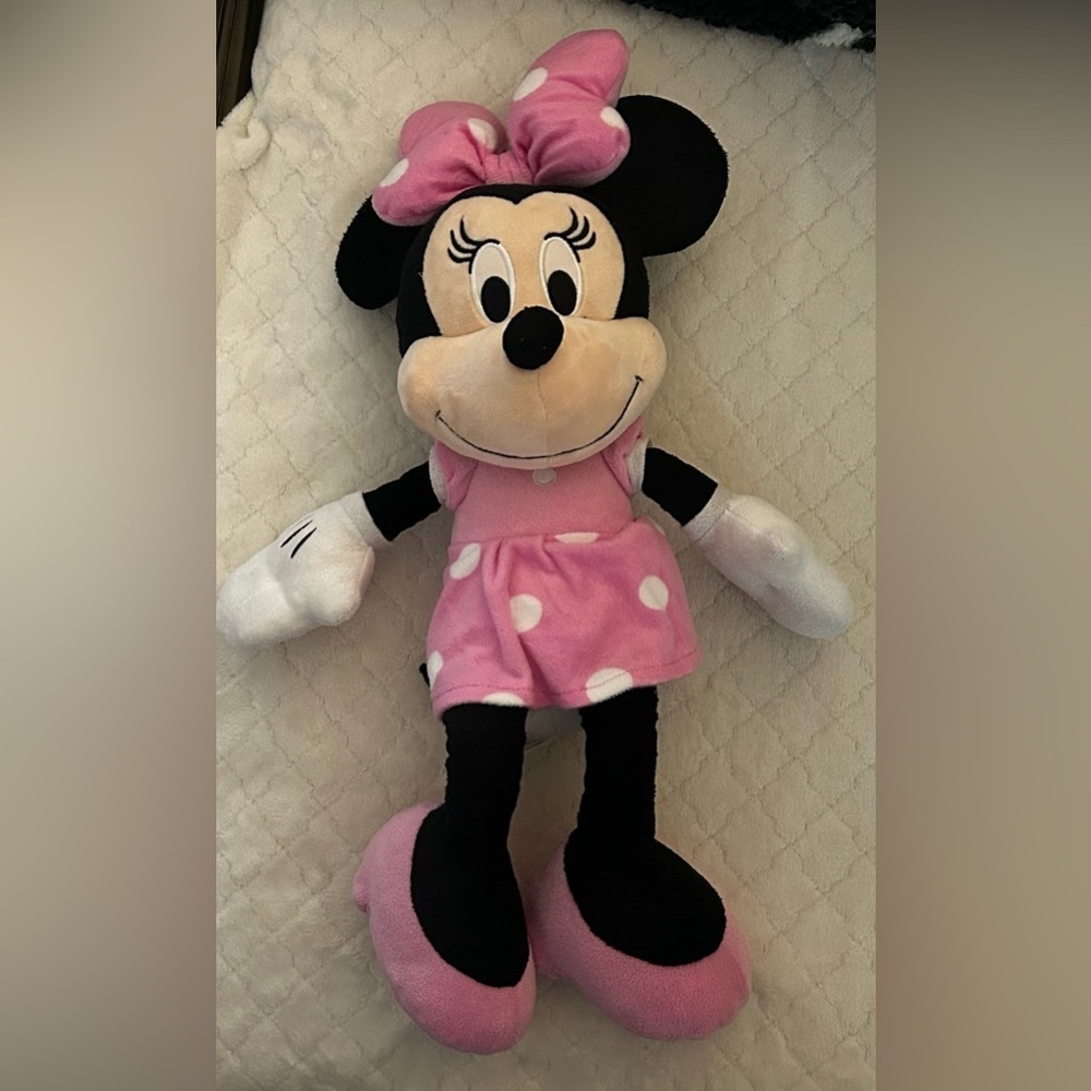 Disney Minnie Mouse Plush NWOT 20”
